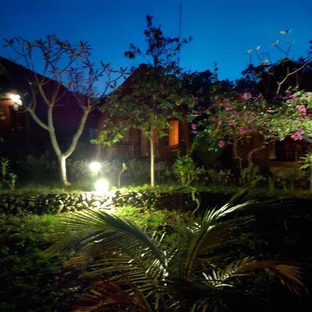 Bougainvillea Bungalow Batumadeg Exterior foto